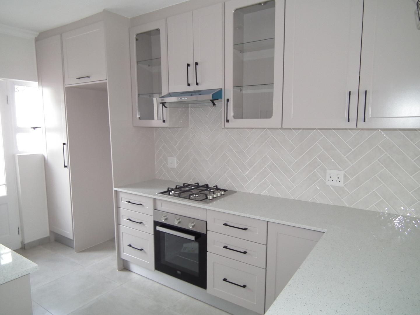 756808_21_Malcolm_Pre_Ridge_Renovated_007.JPG