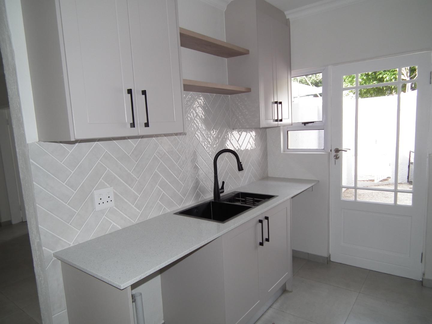 756808_21_Malcolm_Pre_Ridge_Renovated_008.JPG