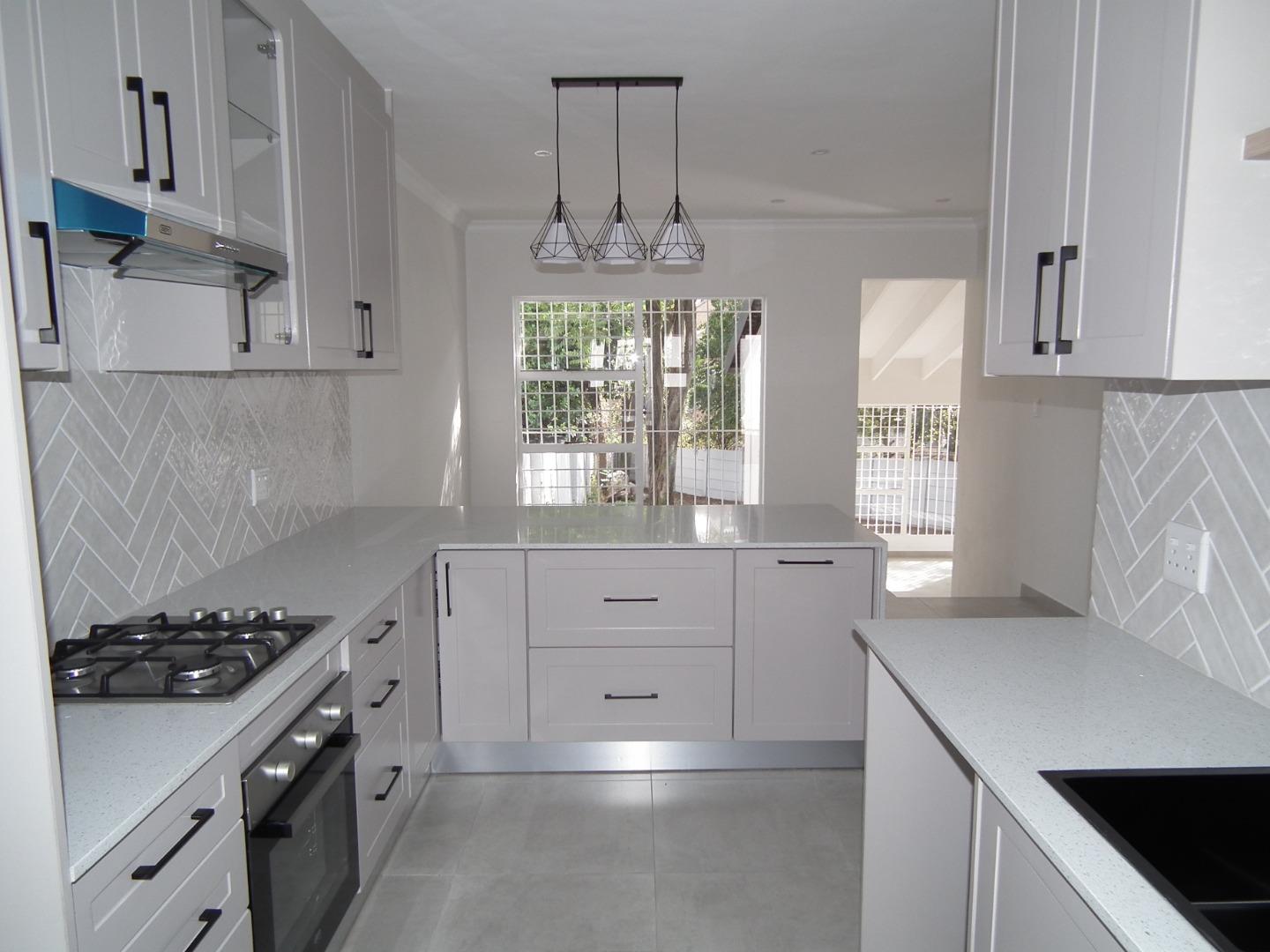 756808_21_Malcolm_Pre_Ridge_Renovated_009.JPG