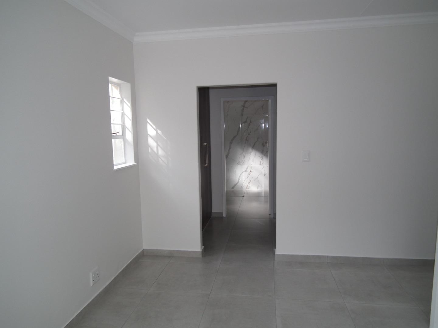 756808_21_Malcolm_Pre_Ridge_Renovated_015.JPG