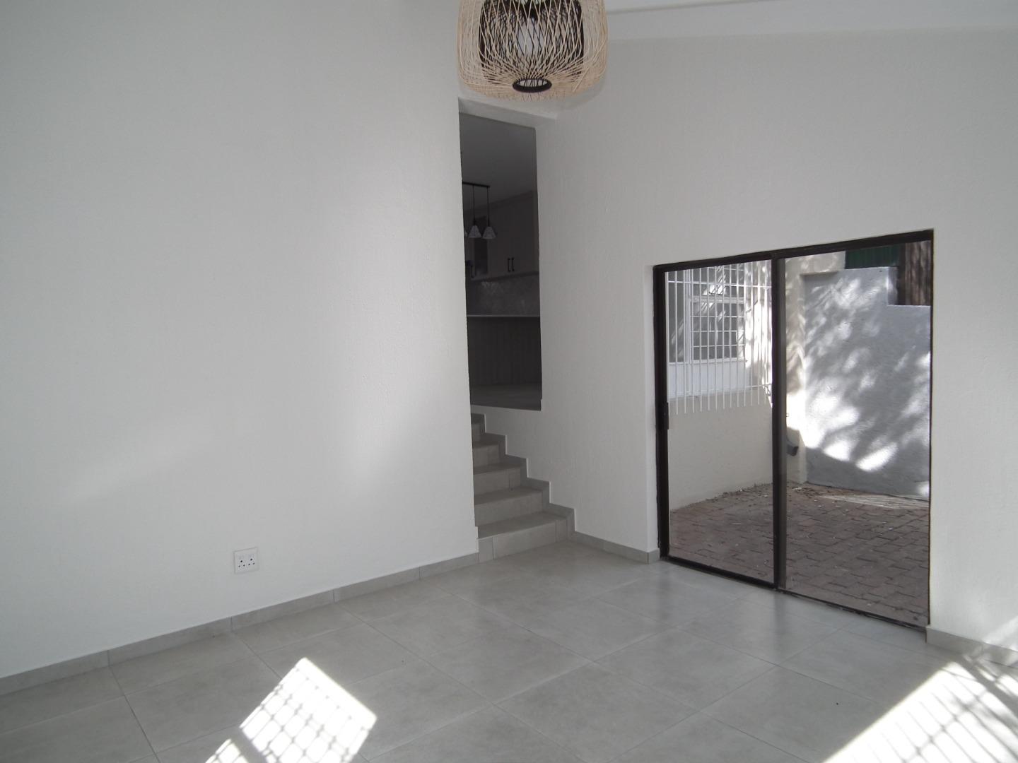 756808_21_Malcolm_Pre_Ridge_Renovated_020.JPG