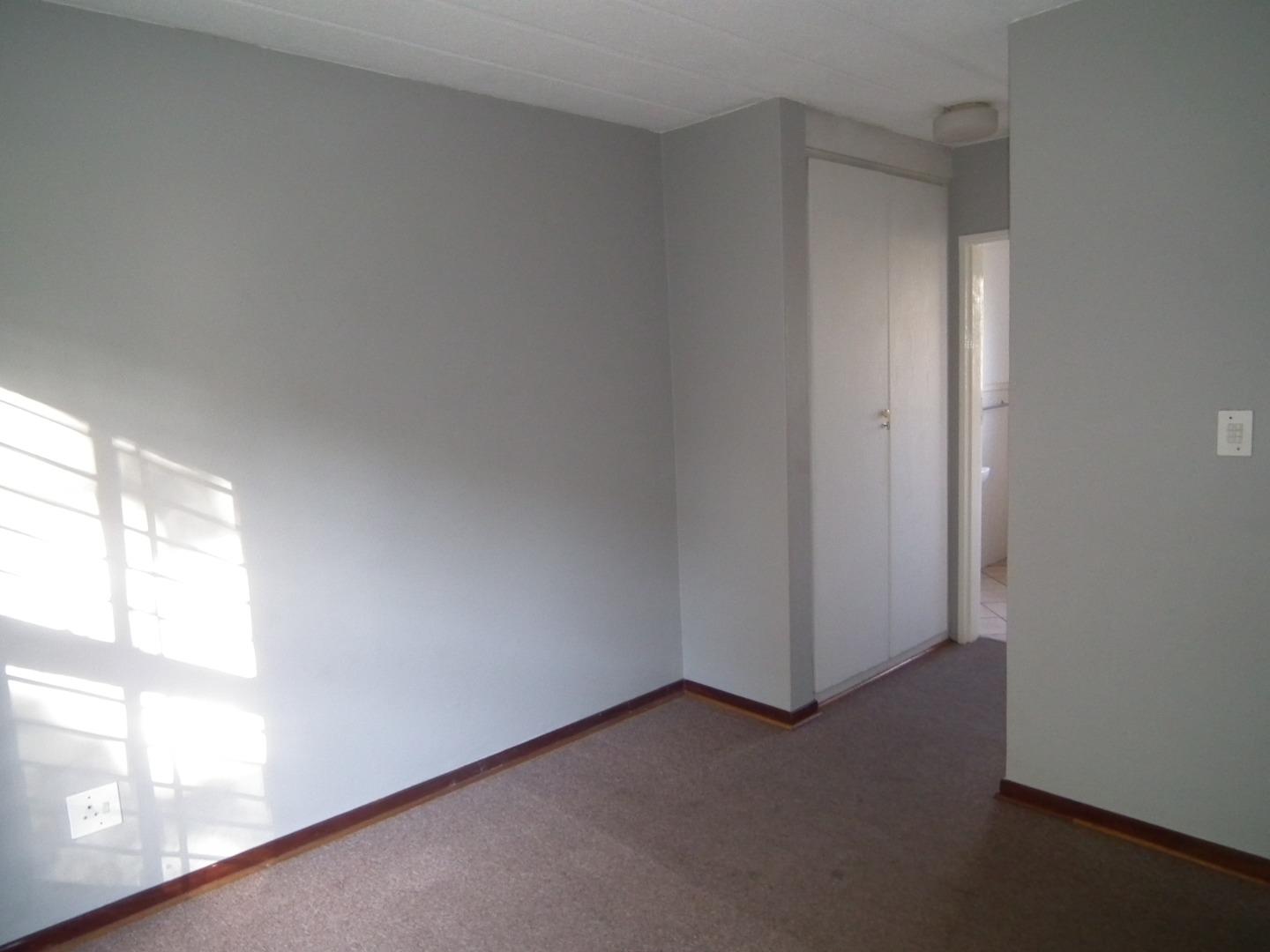 731619_26MacArthur_2025_vacant_011.JPG