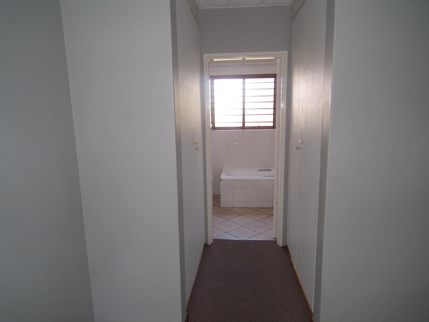 731619_26MacArthur_2025_vacant_012.JPG