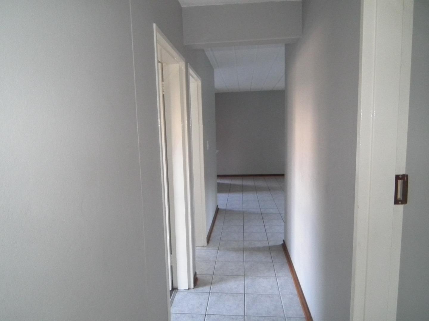 731619_26MacArthur_2025_vacant_014.JPG